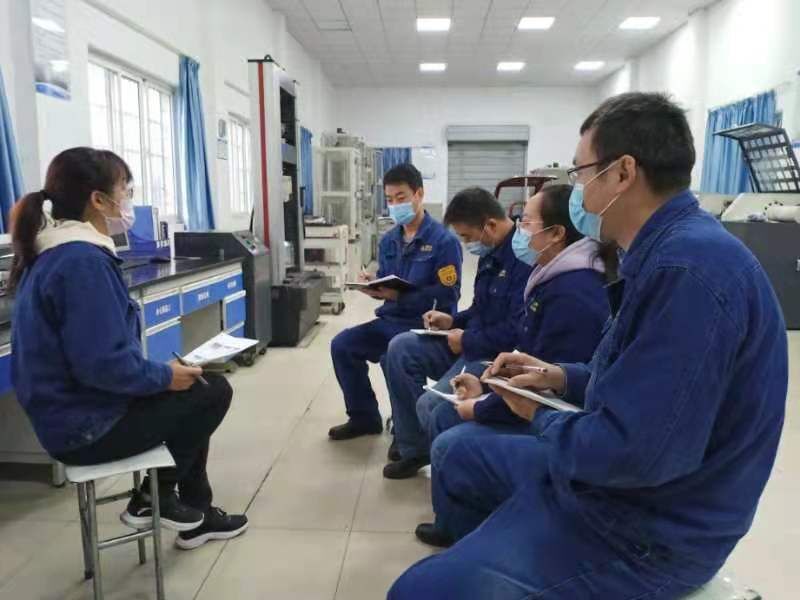 俯身實(shí)干，做“幼苗”培育人——記陜鋼集團(tuán)漢鋼公司計(jì)量檢驗(yàn)中心劉靜