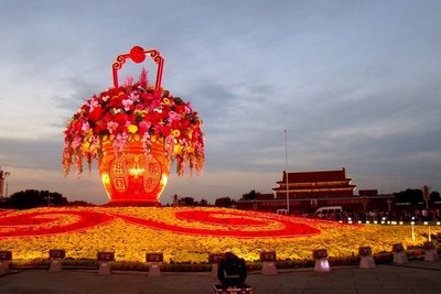 系祝福于秋風(fēng)，與祖國同行