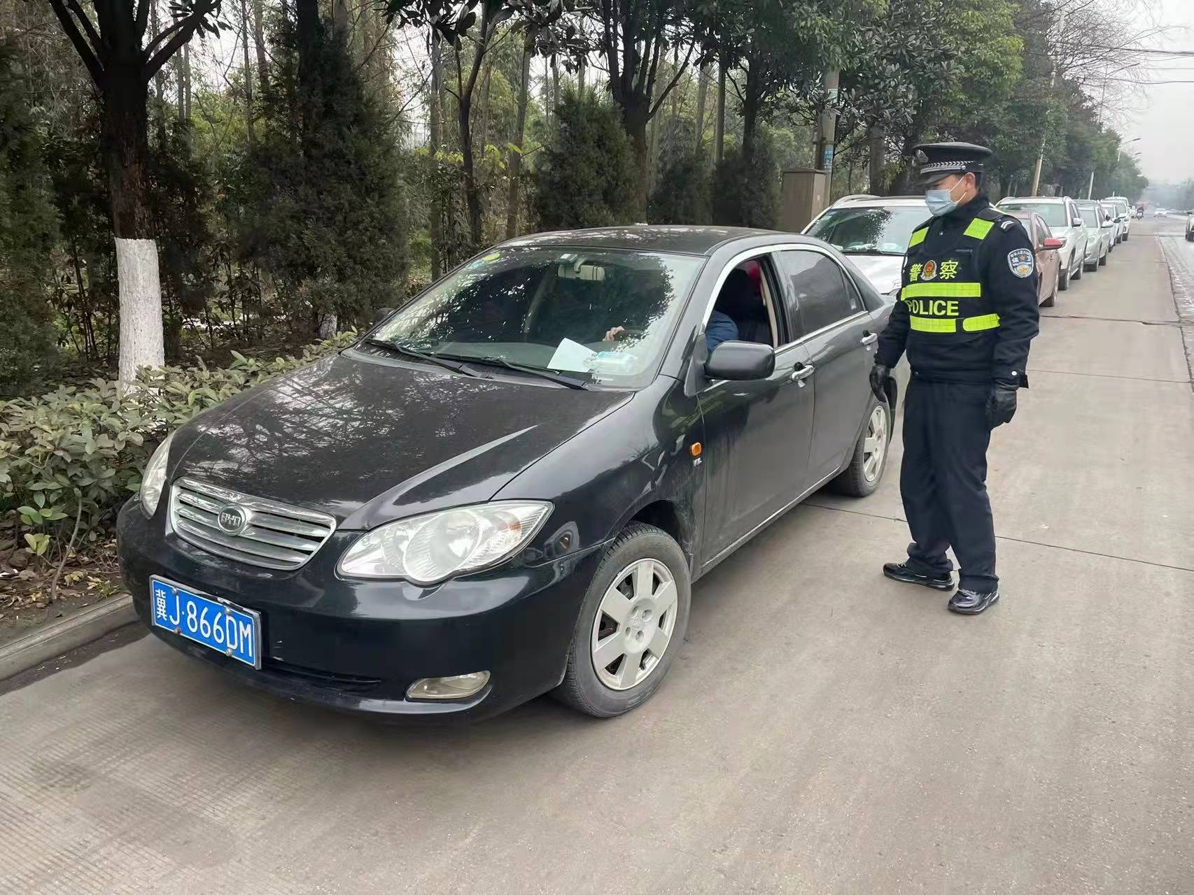 嚴(yán)管細(xì)查 以實(shí)際行動(dòng)織牢道路安全防線