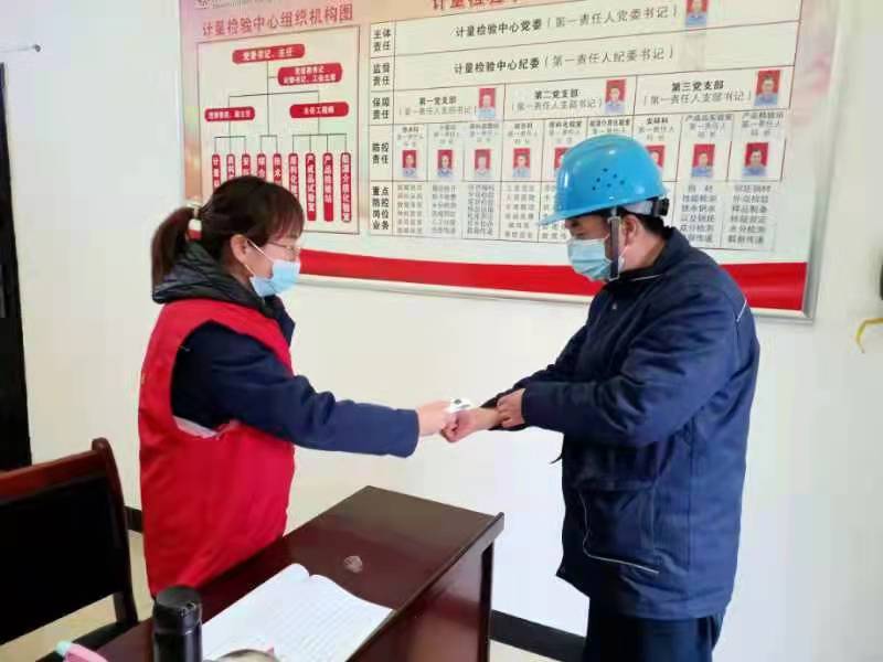 張苗：?jiǎn)⑹謫⒆悖t馬甲不虛此“謂”