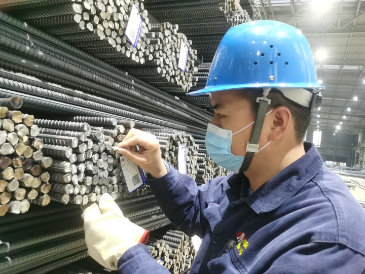 節(jié)日不停歇，堅守崗位不松懈
