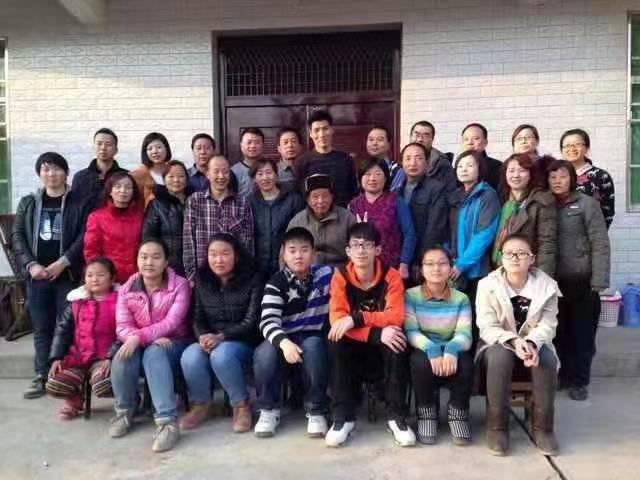 光影重疊，讓“團圓年”留在瞬間