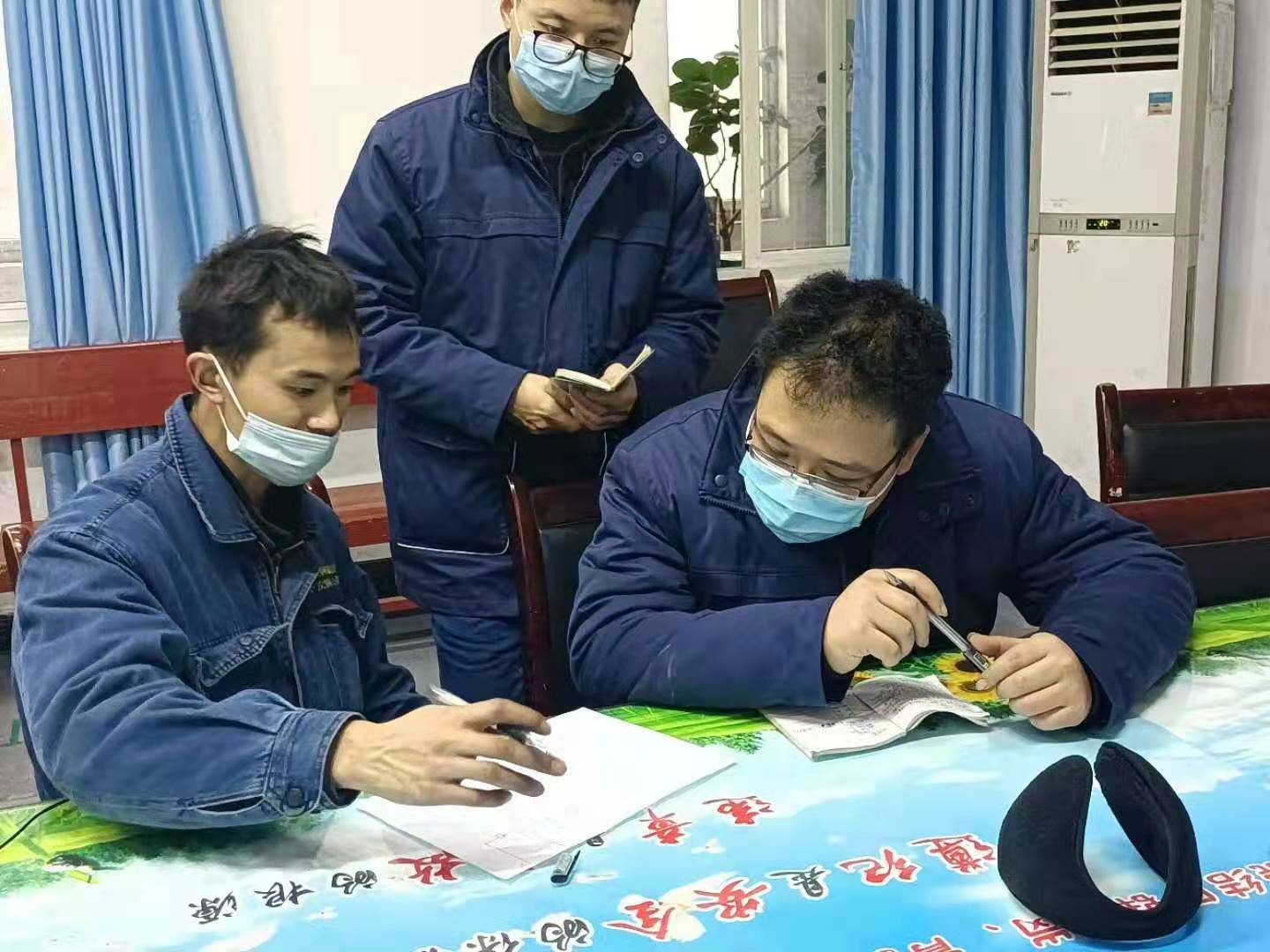 迎難而上勇?lián)?dāng) “顆粒歸倉”創(chuàng)效益 ——記陜鋼集團2021年“先進個人”唐小山