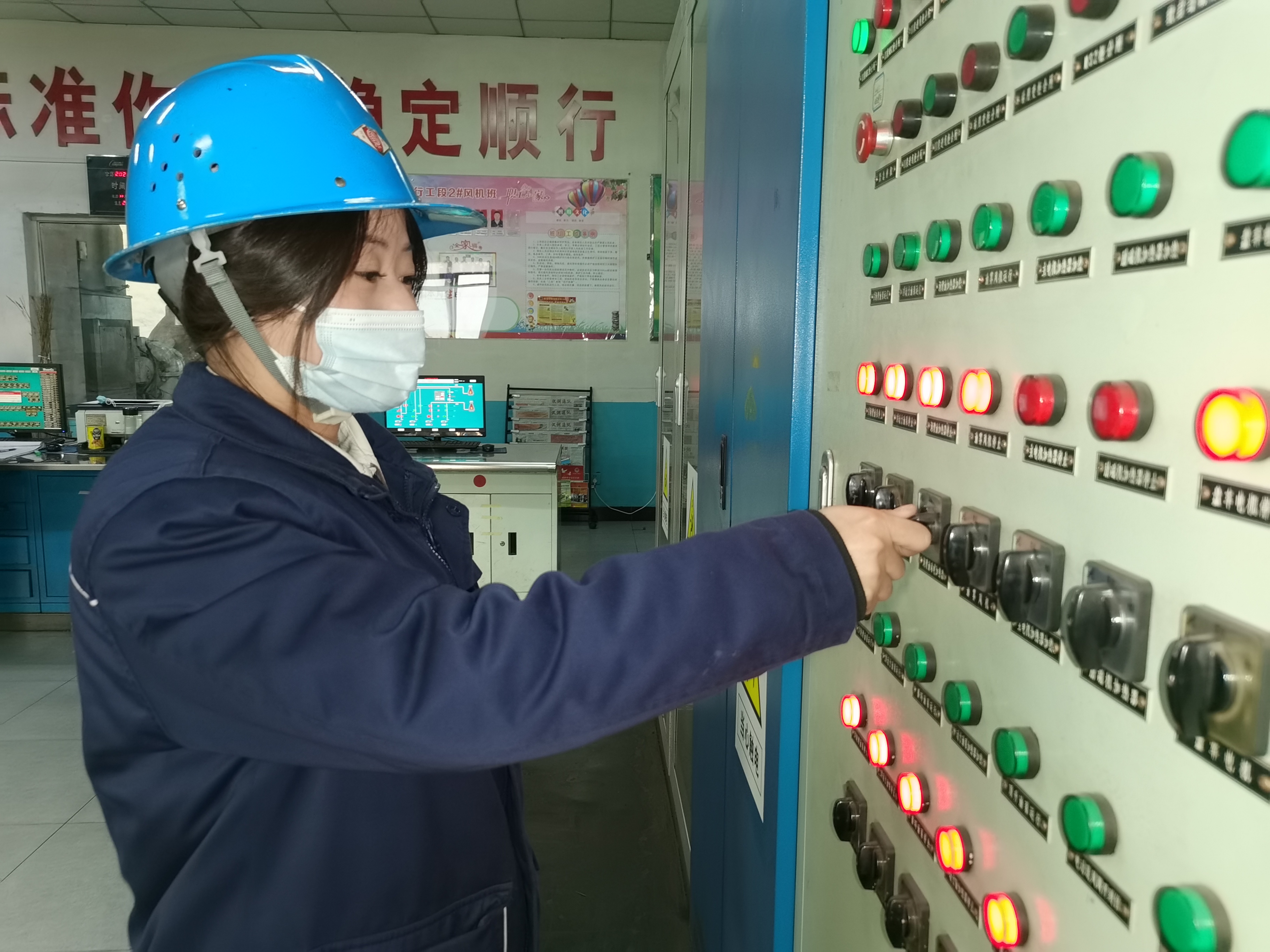 陜鋼女工，漢江河邊一抹嬌艷