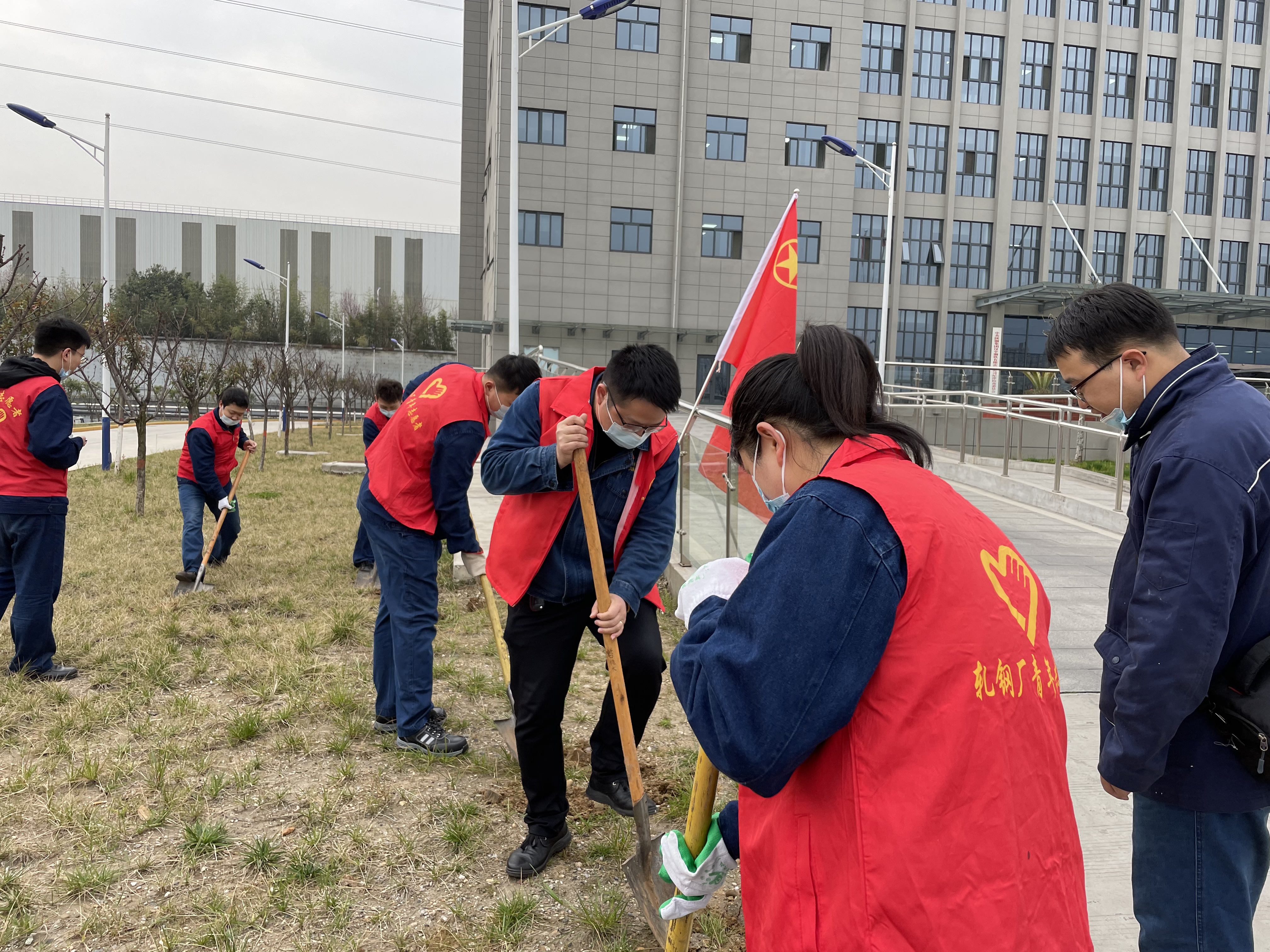 青春有愛  讓“志愿紅”盡情綻放