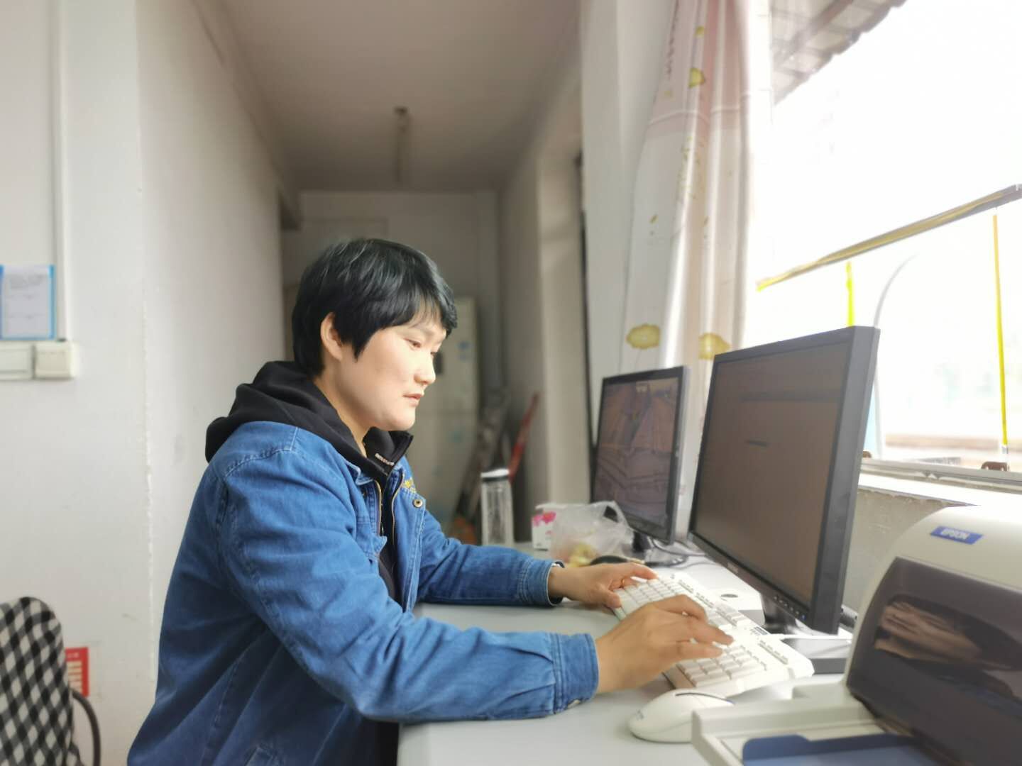 激揚(yáng)愛崗情 彰顯巾幗力——記“巾幗能手”王嬌艷的鋼樣年華