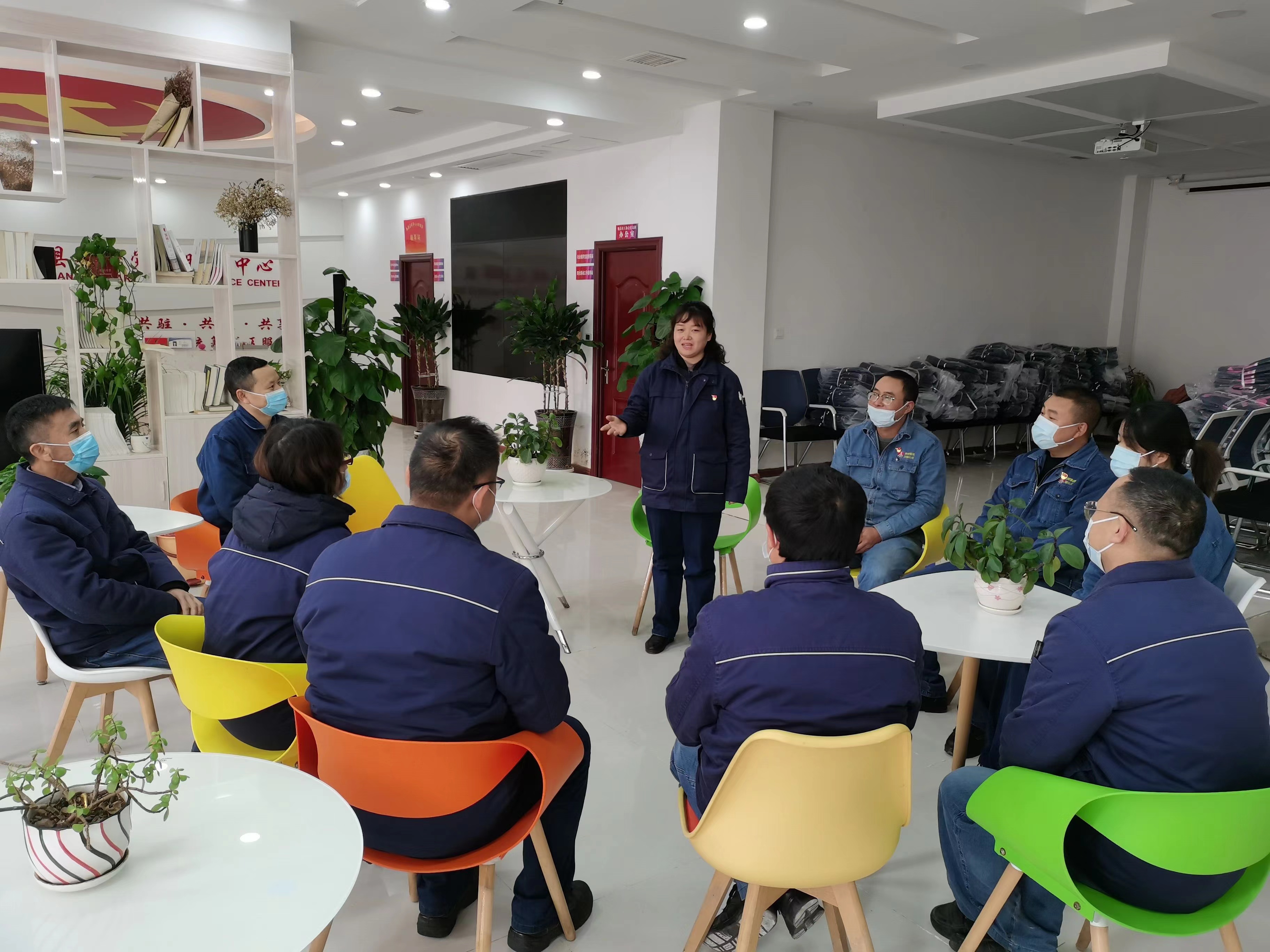 黨建促發(fā)展多方發(fā)力，中心管理“持續(xù)在線”