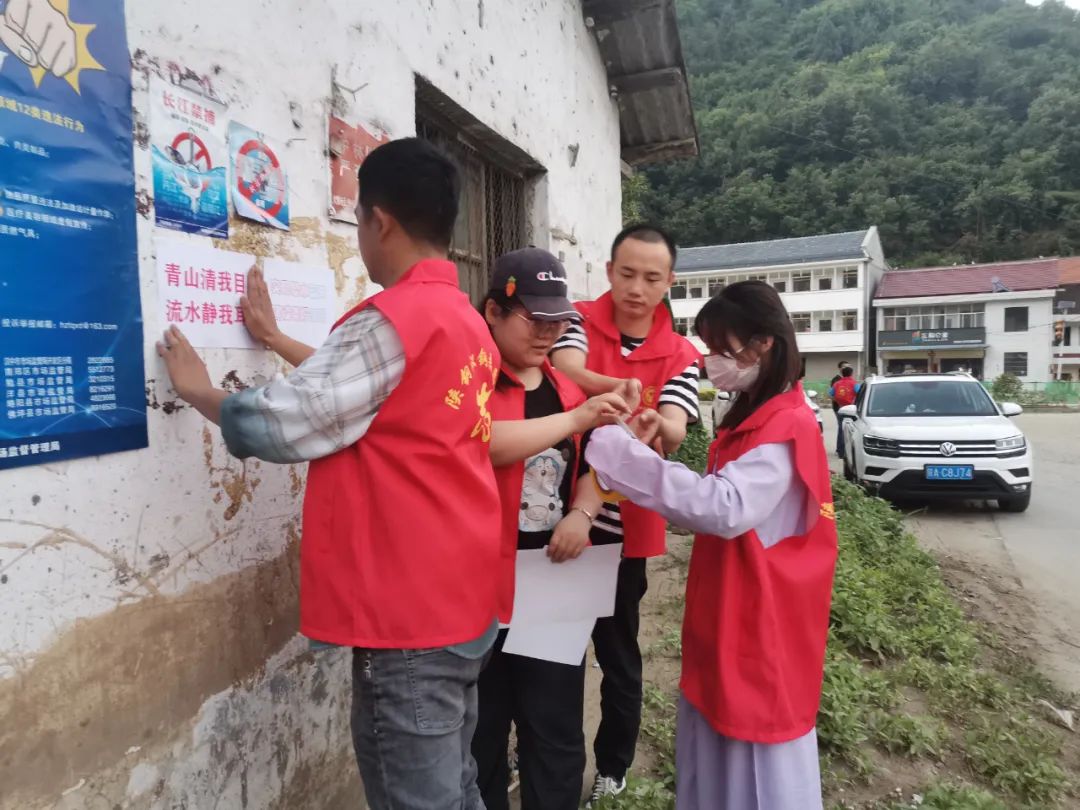 公司團委開展“‘青’潔長溝河 守護青山綠水 共建美麗家園”志愿者活動