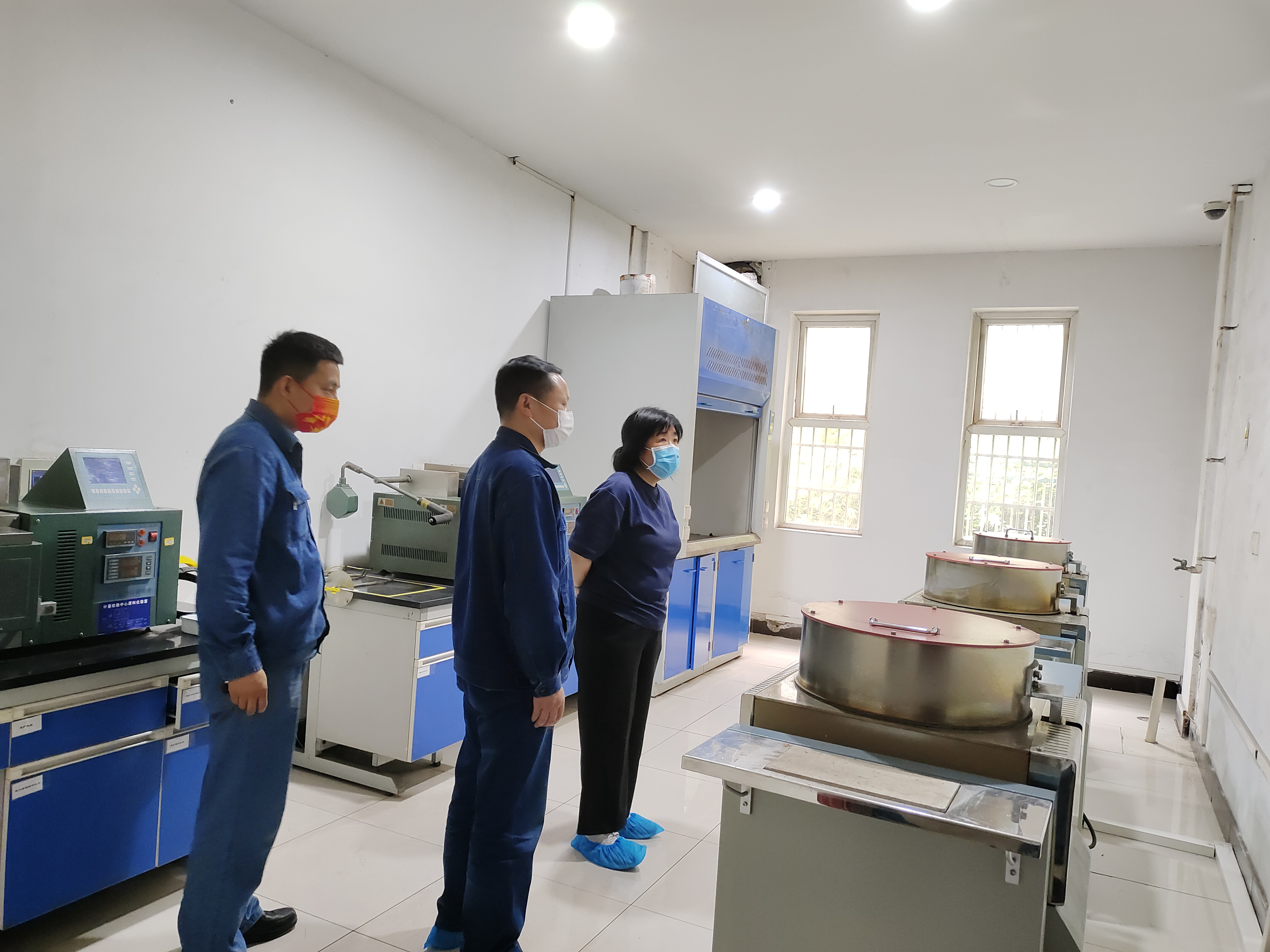 圍繞生產(chǎn)解難題，注重實效出成績