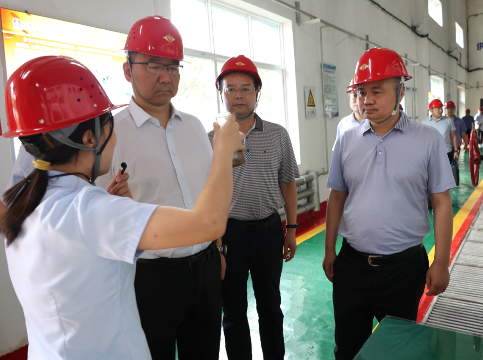 陜西開放大學(xué)校長(zhǎng)龍治剛一行到公司調(diào)研并巡視陜鋼集團(tuán)“勞模、先進(jìn)”專班期末考試