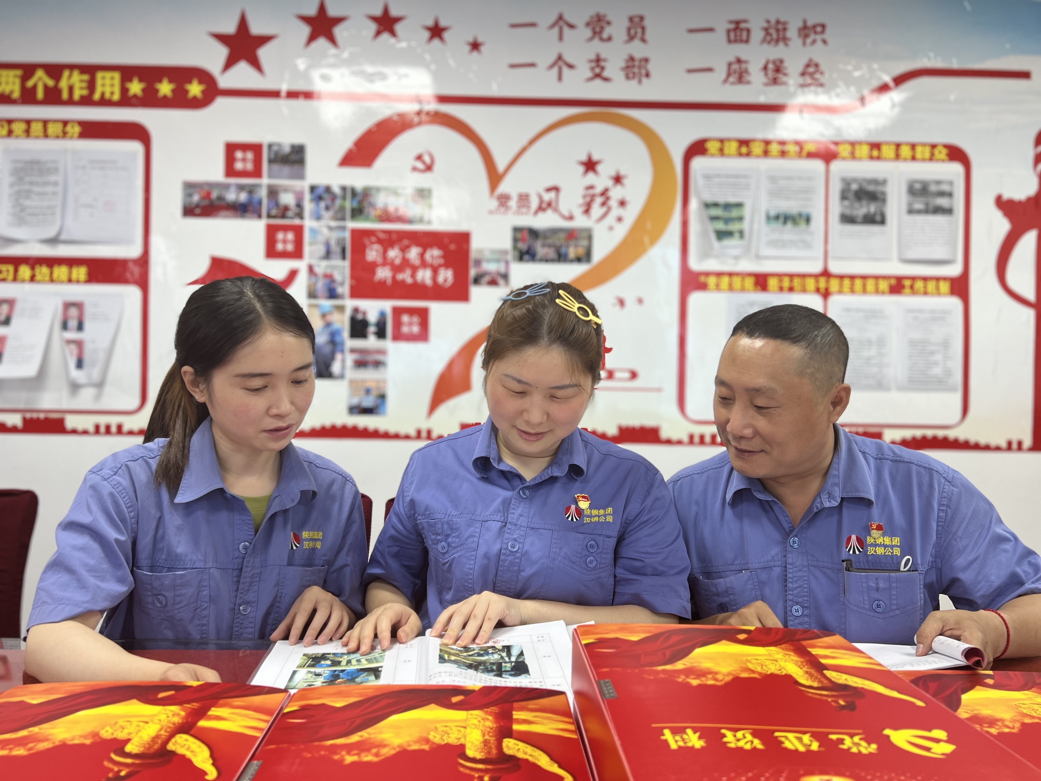 初心，在黨旗下閃耀---記陜鋼集團漢鋼公司“優(yōu)秀黨委工作者”李培