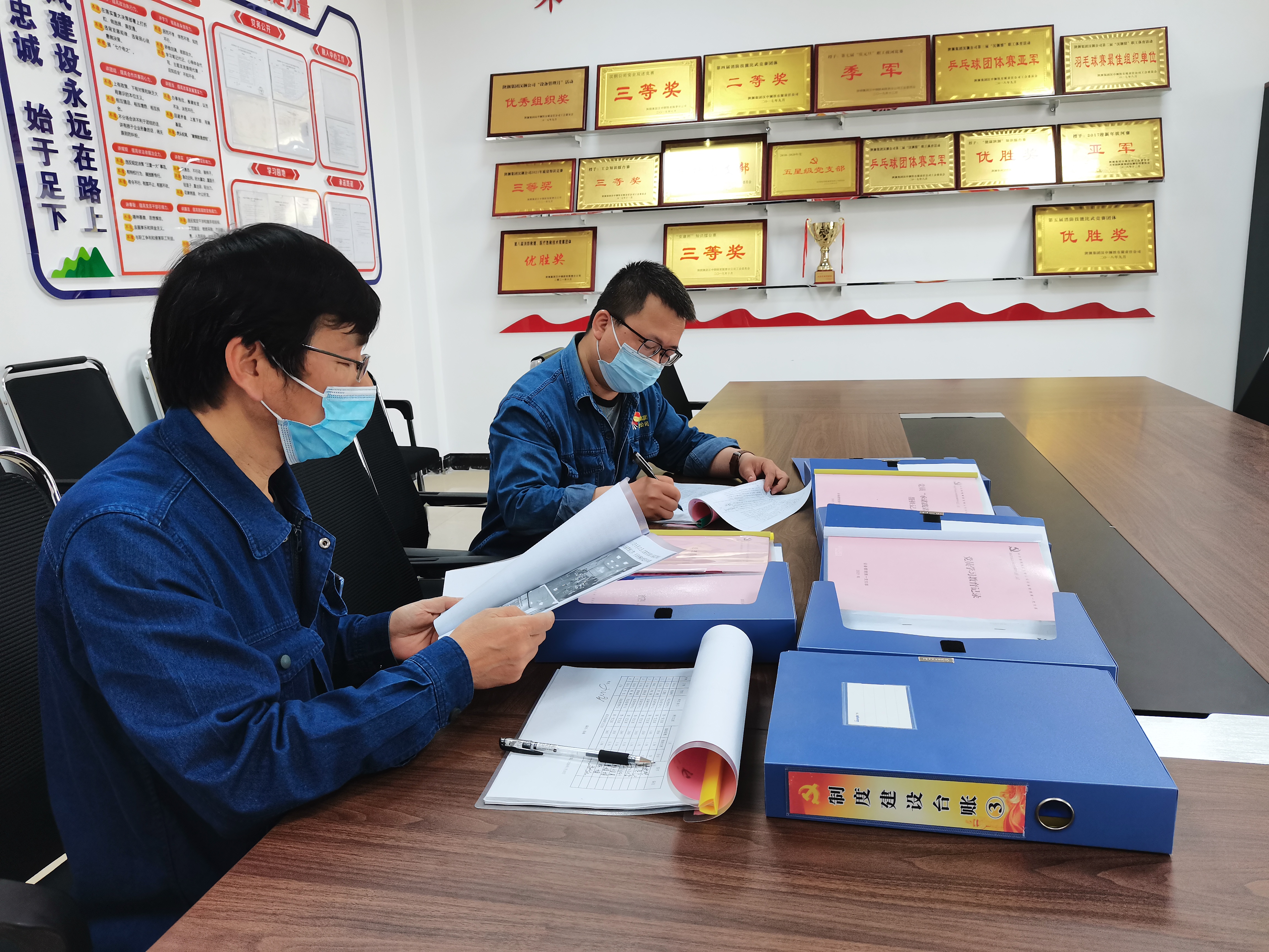 因?yàn)闊釔?盡顯基層黨務(wù)工作者擔(dān)當(dāng)