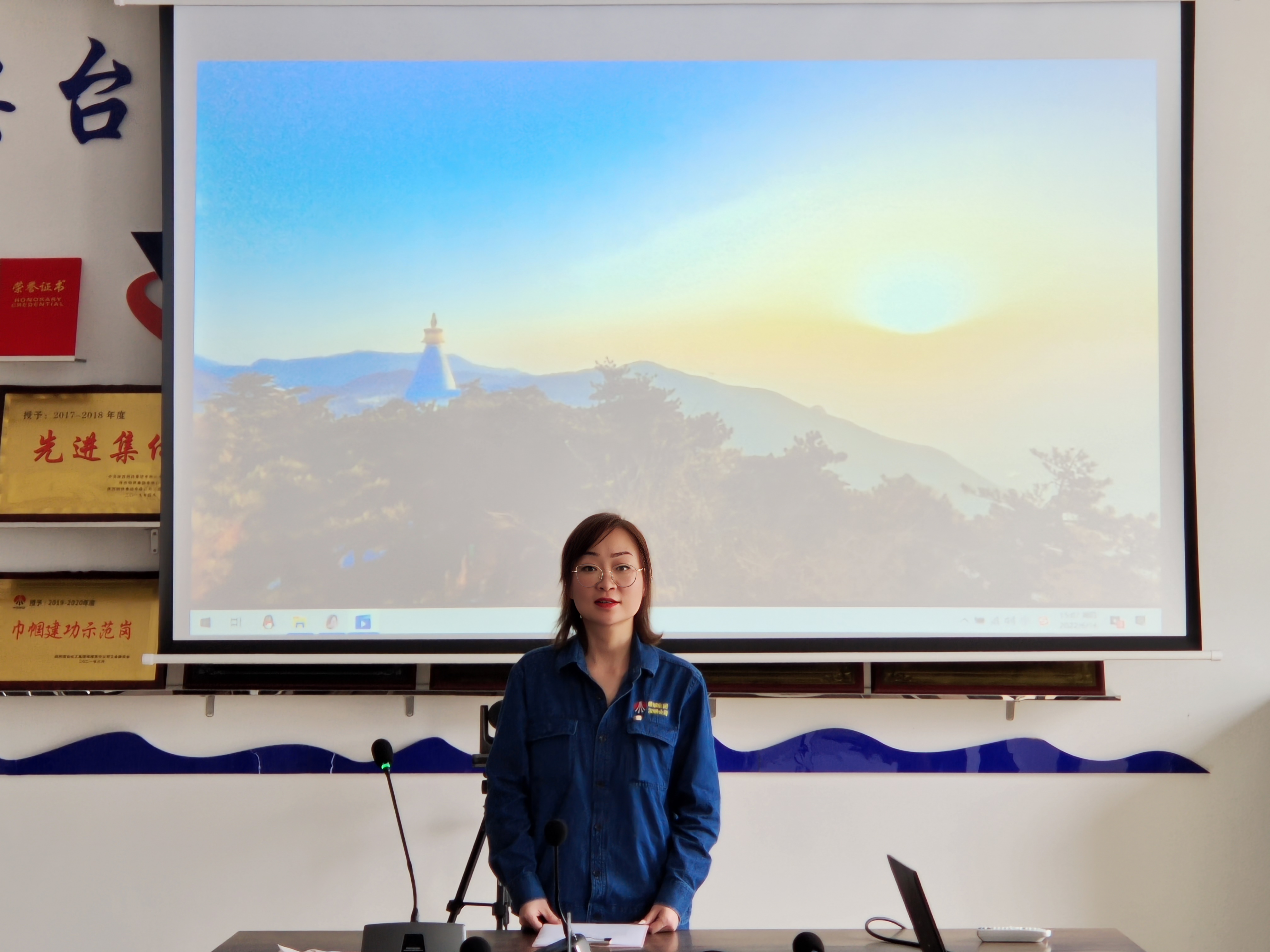 馥郁書香浸鋼城！設(shè)備管理中心創(chuàng)建職工讀書角