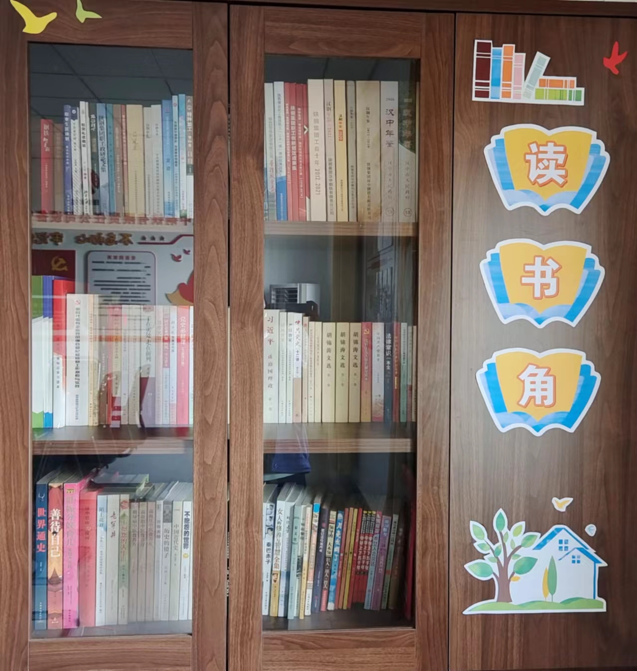 馥郁書香浸鋼城！設(shè)備管理中心創(chuàng)建職工讀書角