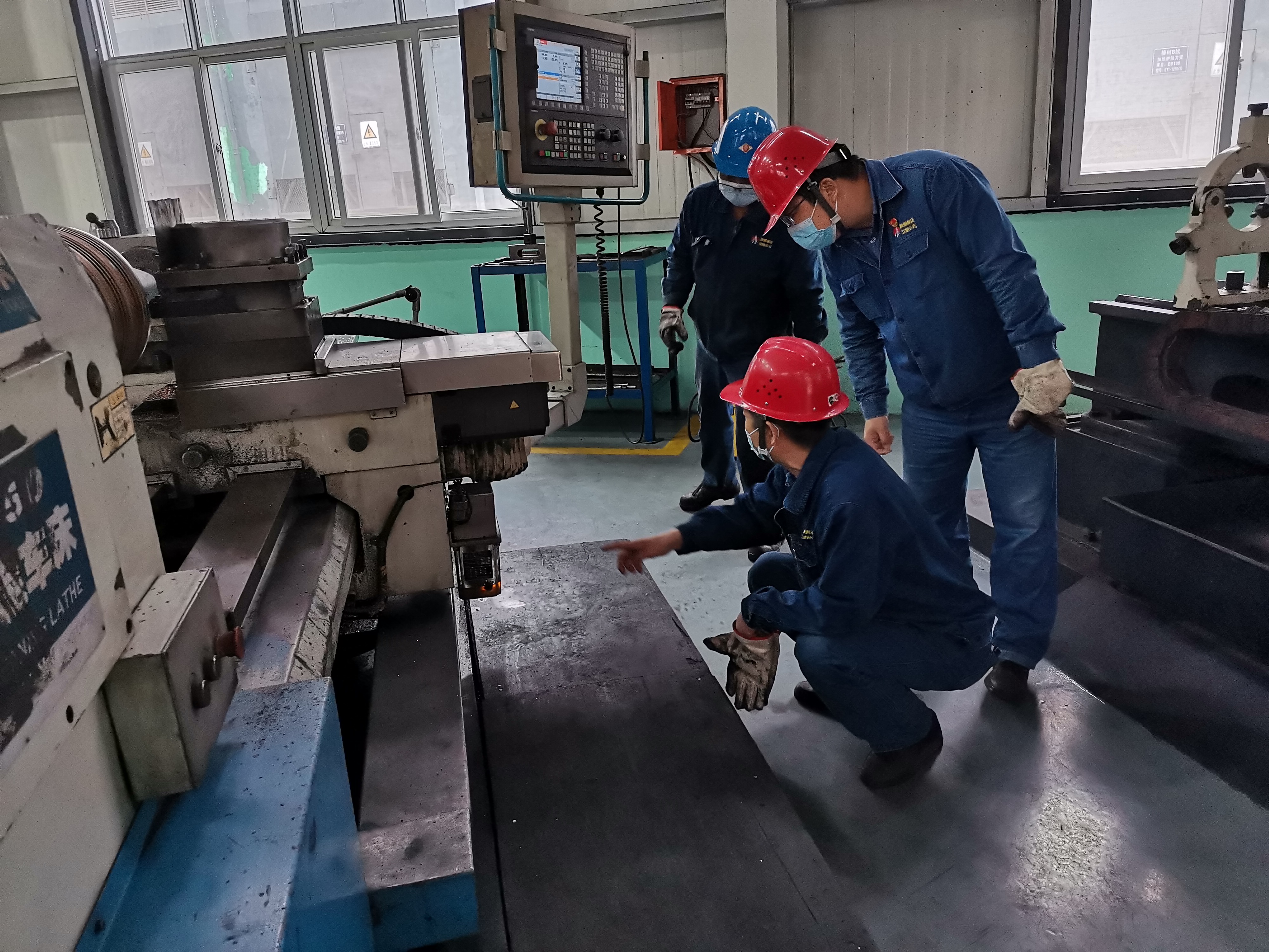點(diǎn)燈照路  為平安軋鋼建設(shè)錦上添花