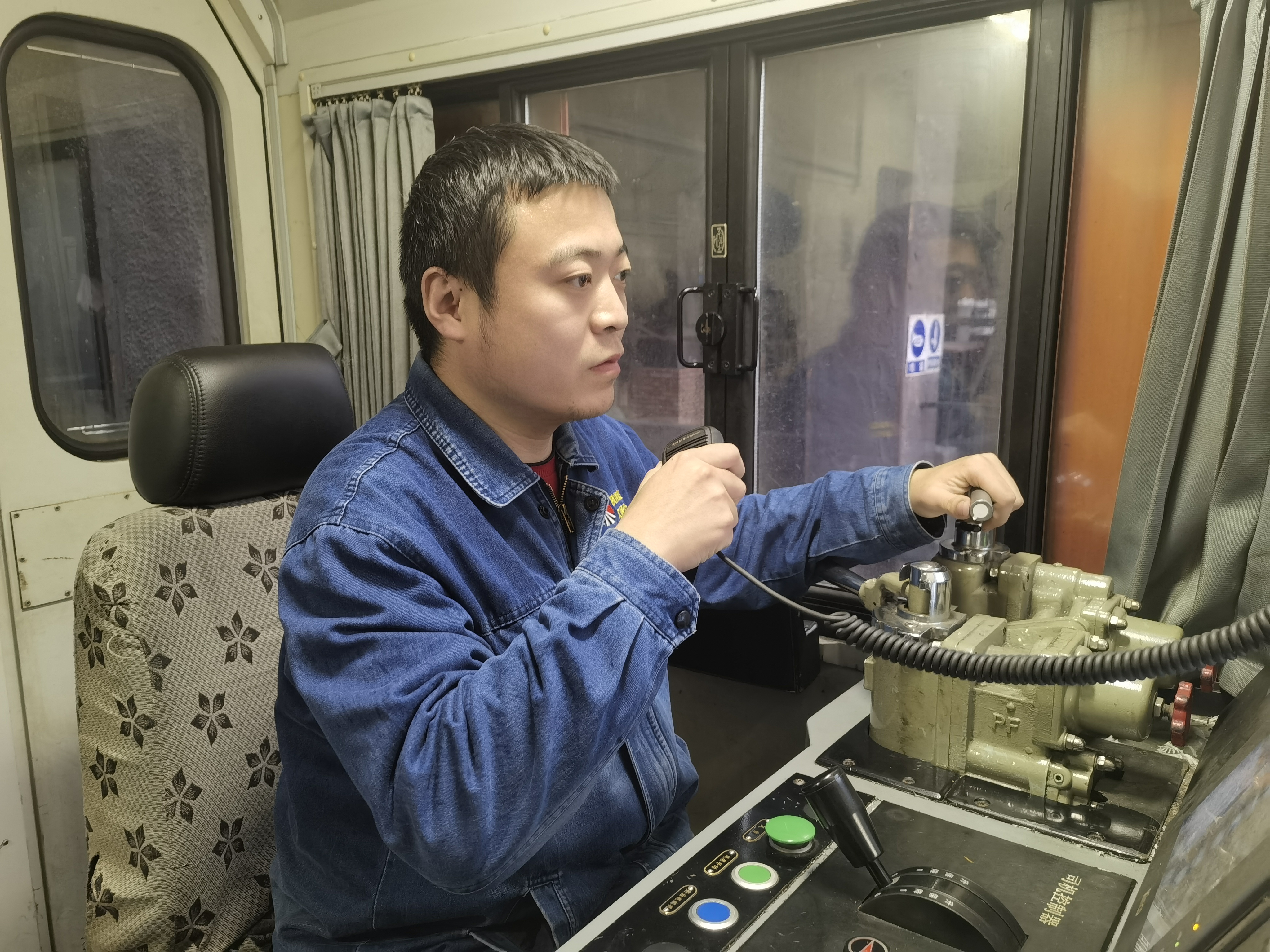 閃耀鋼城的“工裝藍”