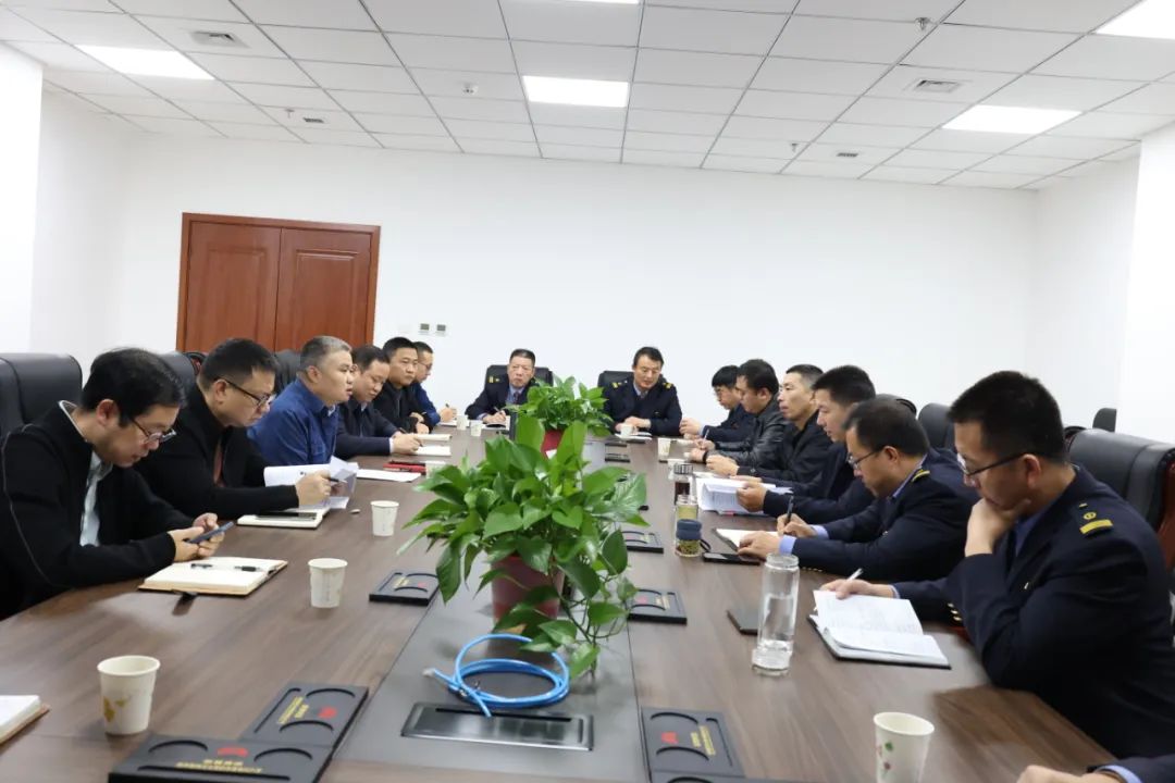 漢中市發(fā)改委鐵運辦主任李春松一行到公司調(diào)研座談