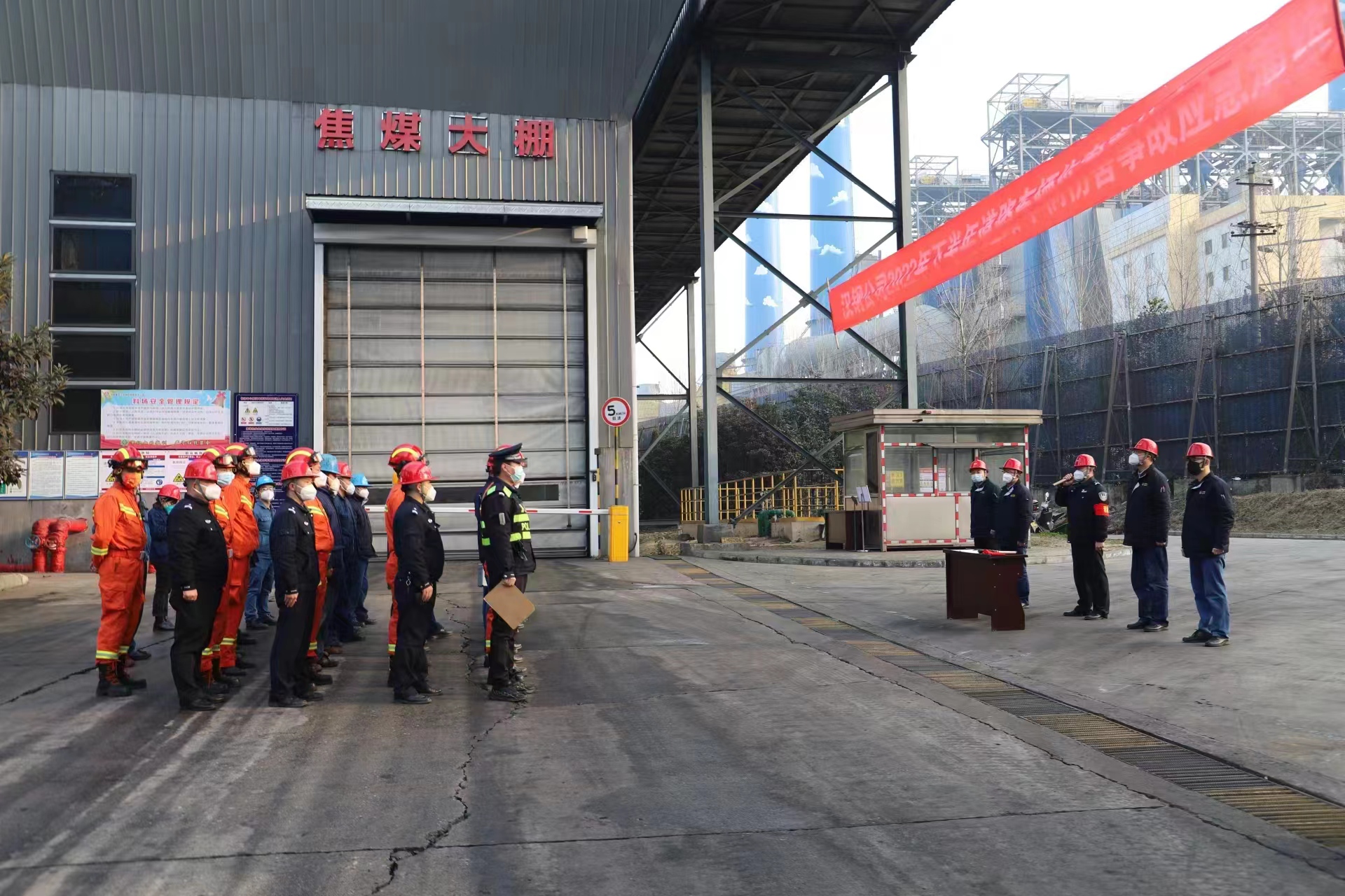 以練為戰(zhàn)礪尖兵！漢鋼公司開展車輛傷害事故應(yīng)急演練