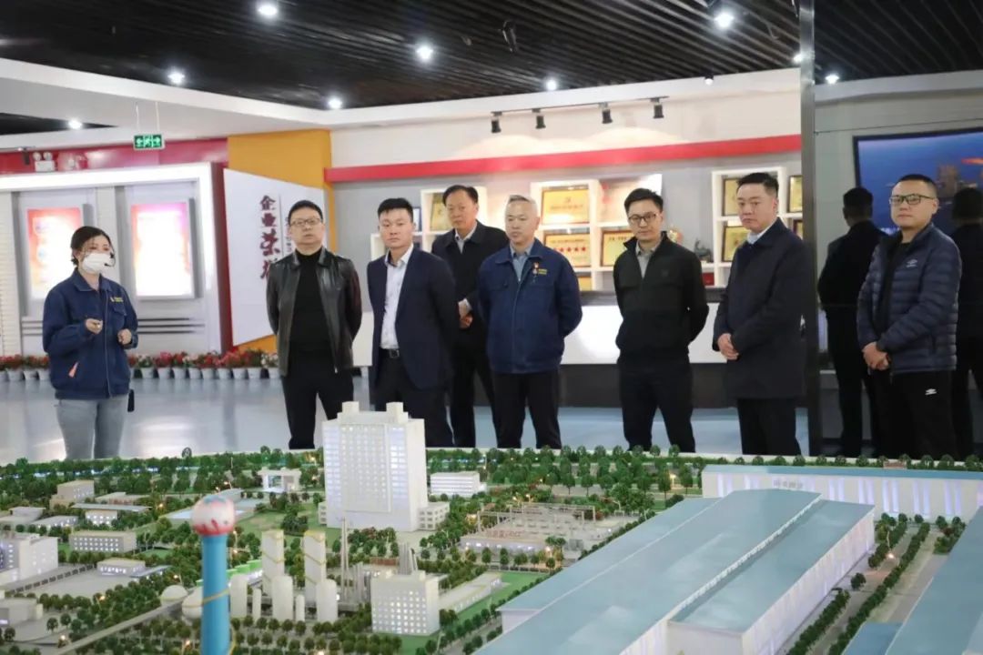 山東濰坊優(yōu)瑞鋁材設(shè)備有限公司董事長(zhǎng)周榜軍一行到公司參觀調(diào)研