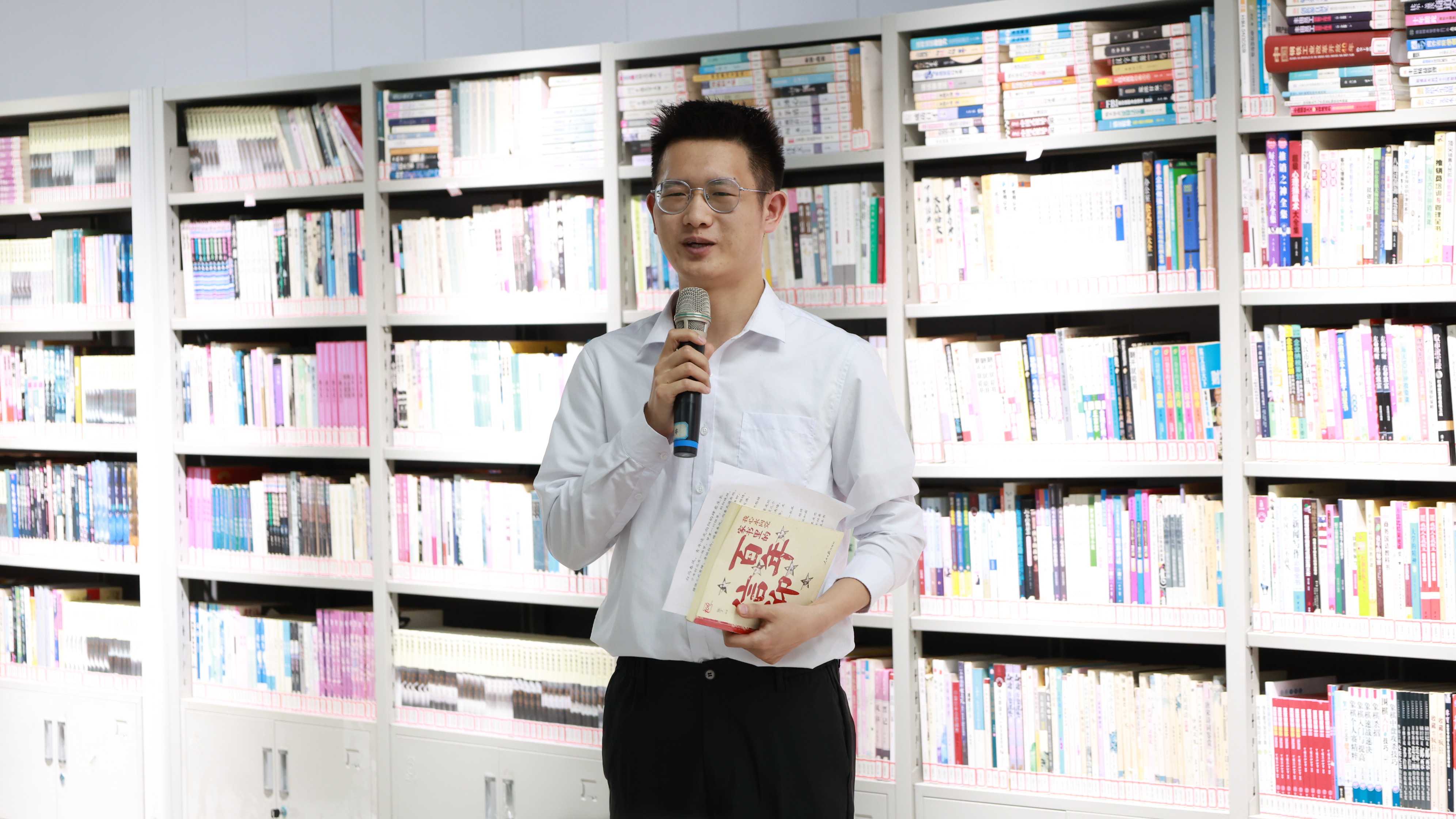 閱讀潤心田 書香滿漢鋼！漢鋼公司舉辦讀書沙龍活動
