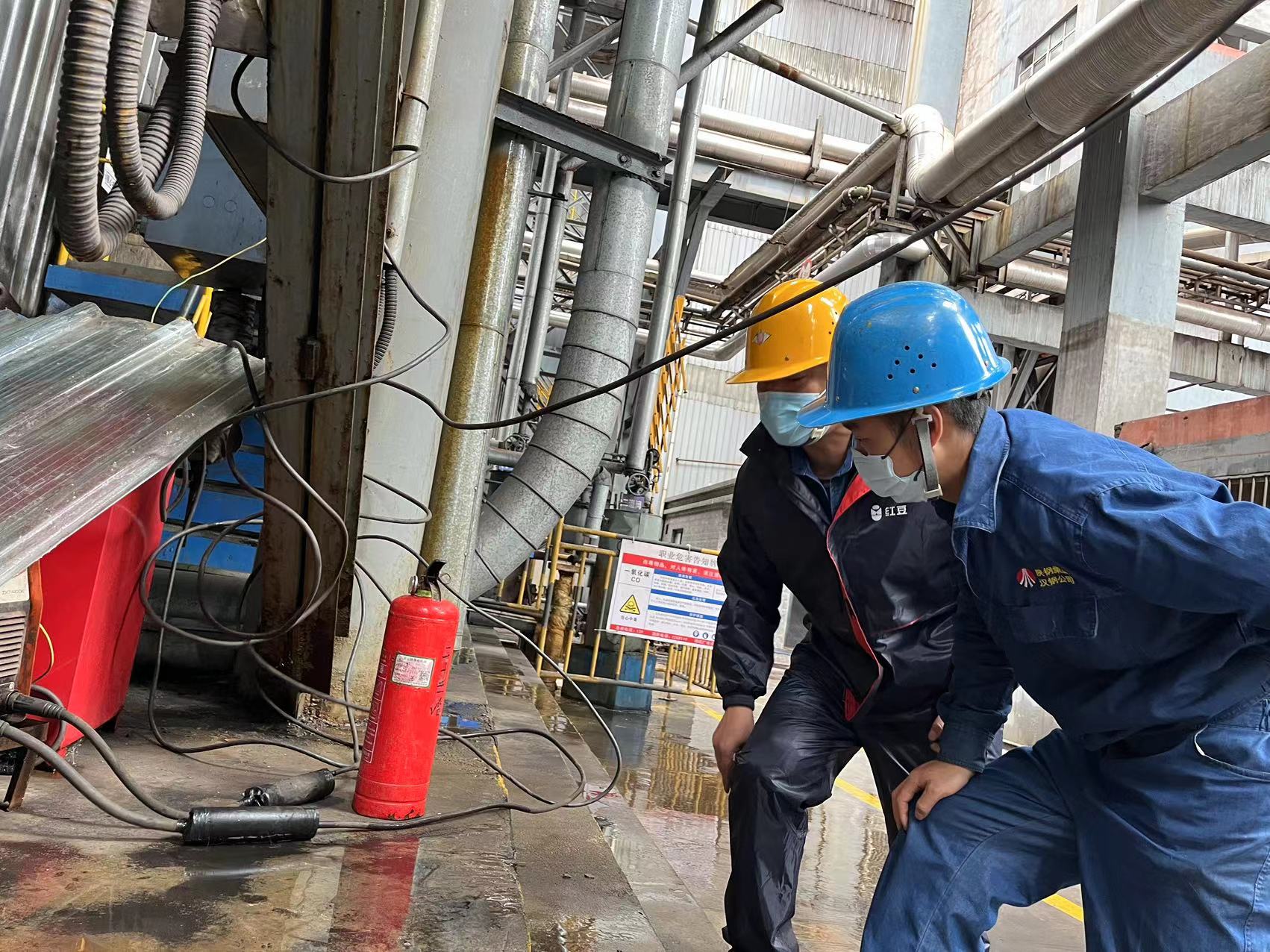 檢修現(xiàn)場“三重色” 重拳出擊紅五月
