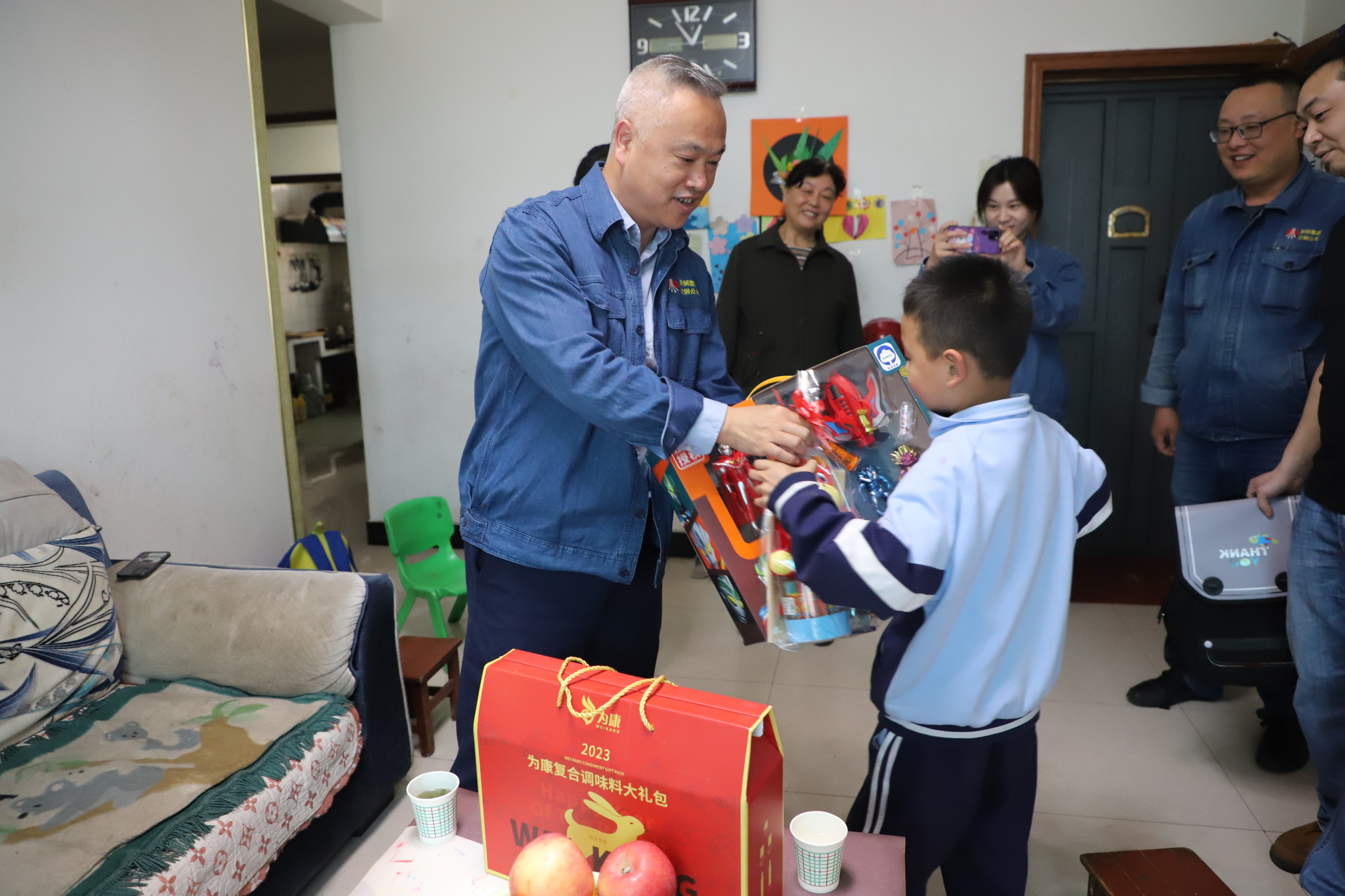 公司工會女職委“六一”關(guān)愛慰問職工子女