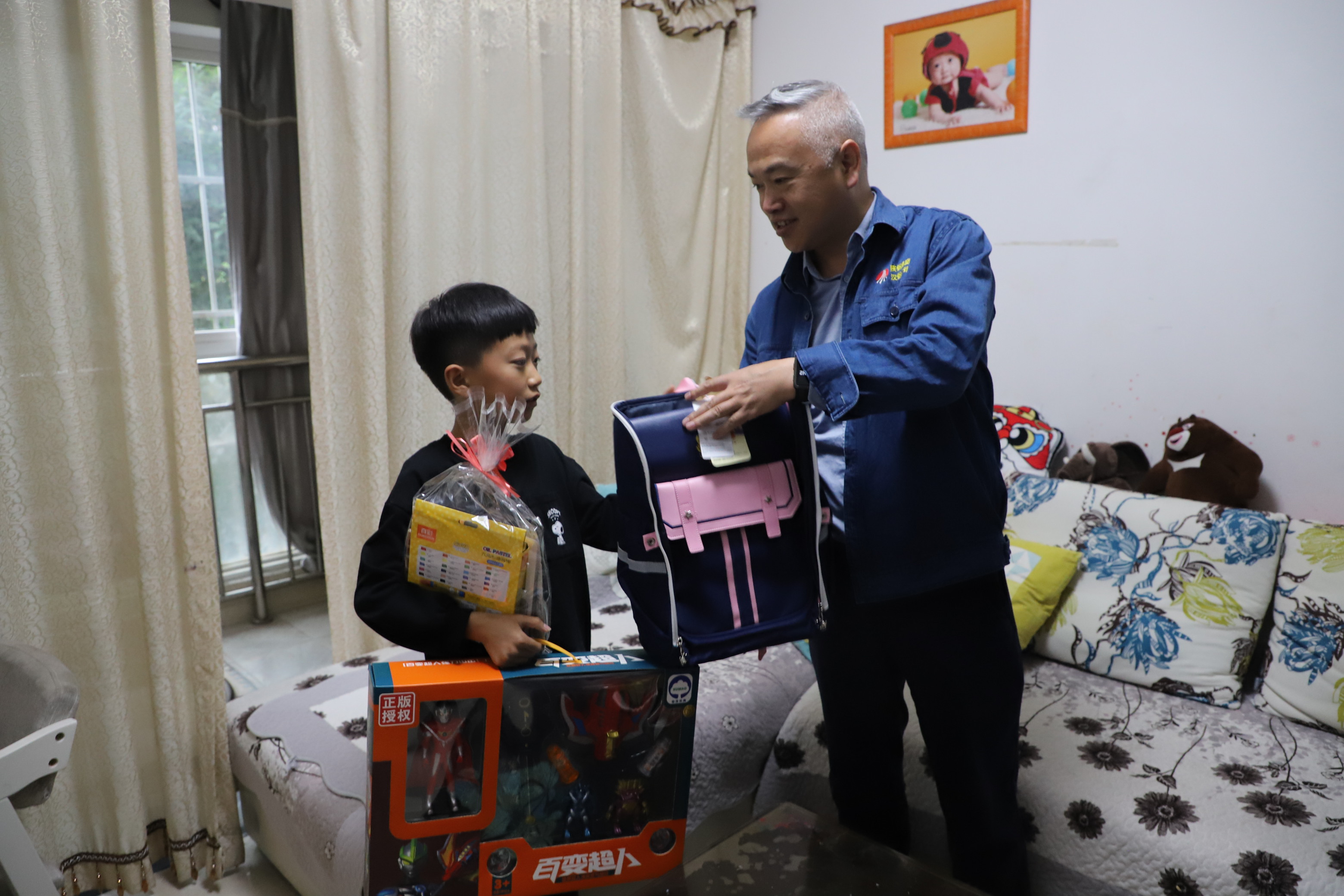公司工會女職委“六一”關(guān)愛慰問職工子女