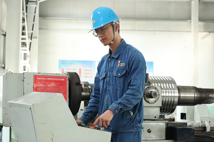 做自己的光    溫暖而有力量 ——記2022年度全國鋼鐵行業(yè)“優(yōu)秀共青團(tuán)員”姚堯