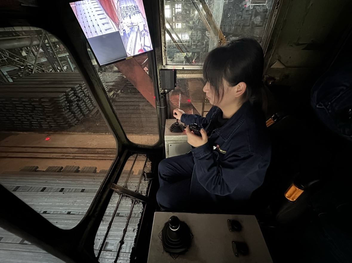 她、他、他們  是漢鋼的“高空舞者”