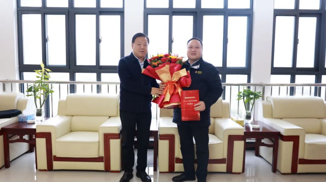漢中市工信局黨組書記、局長李建強(qiáng)到公司開展走訪慰問活動