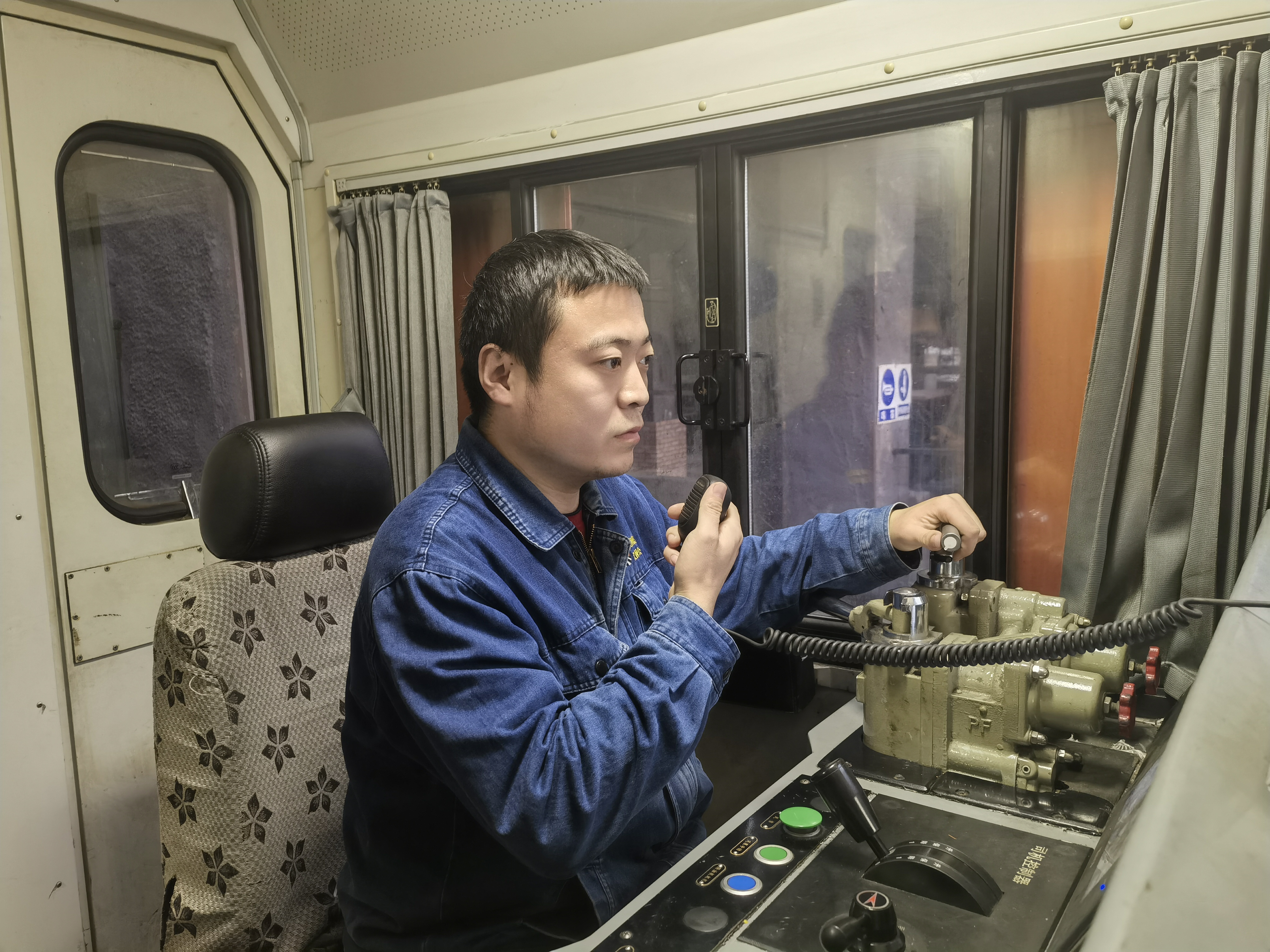 是他們，默默守護(hù)鋼城的“萬(wàn)家燈火”