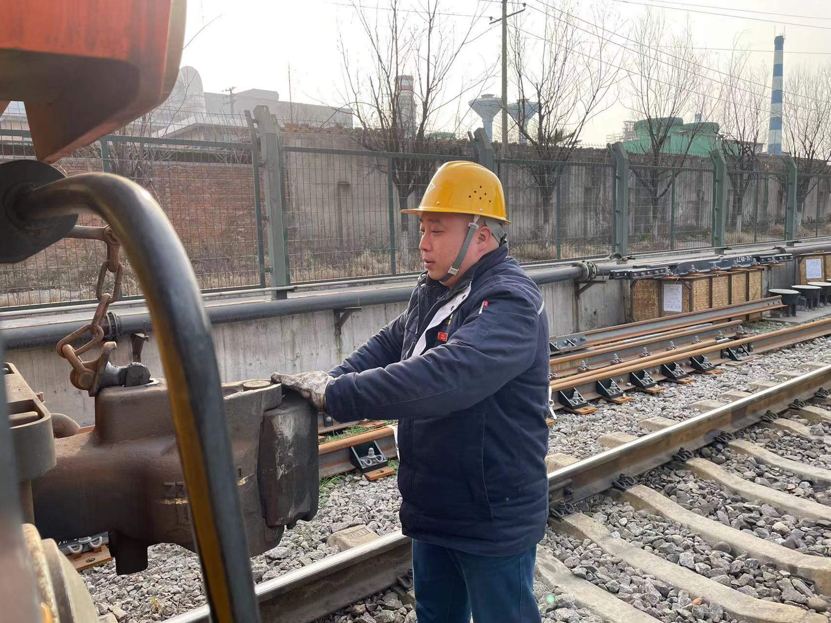 是他們，默默守護(hù)鋼城的“萬(wàn)家燈火”
