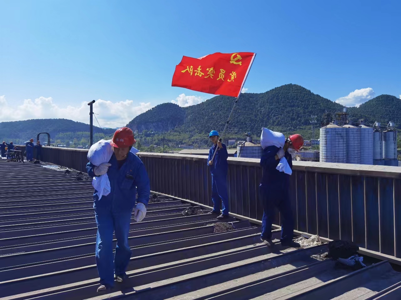以詩為媒述發(fā)展，轉(zhuǎn)型升級譜華章