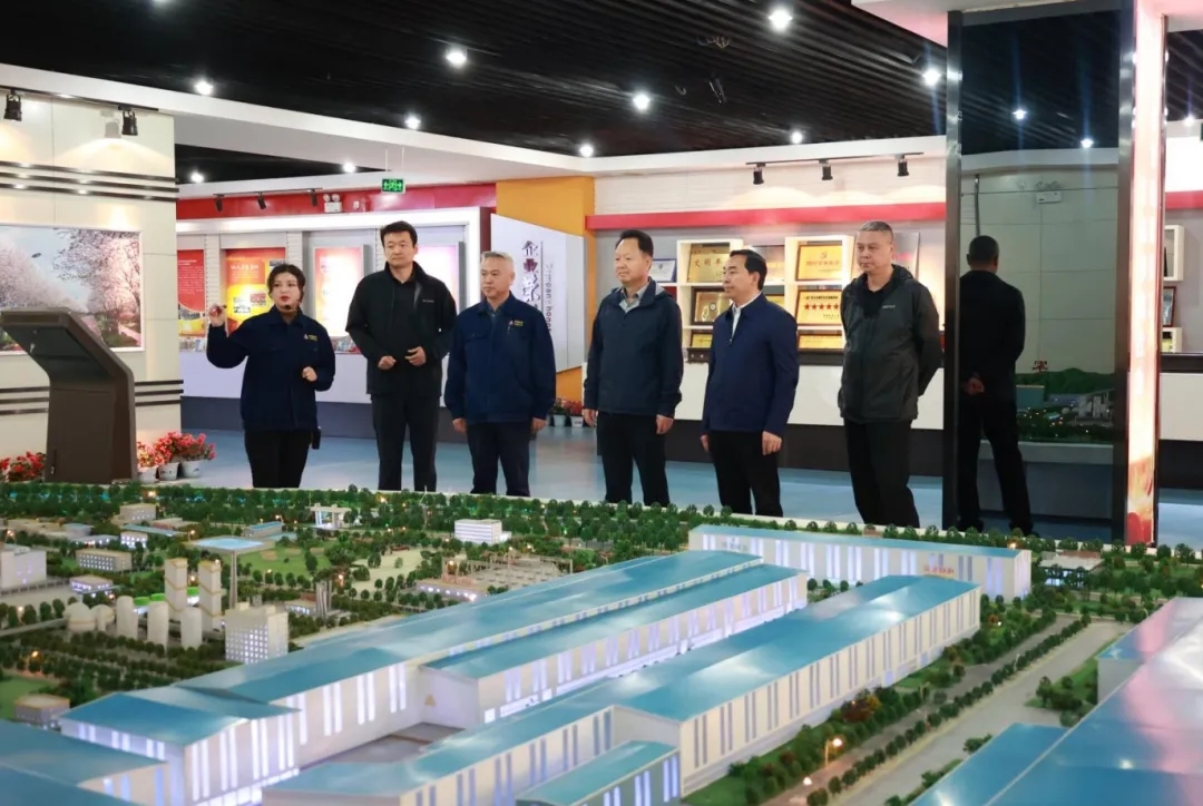 中國鐵路文工團黨委副書記、總經(jīng)理毛世民一行到公司參觀調(diào)研