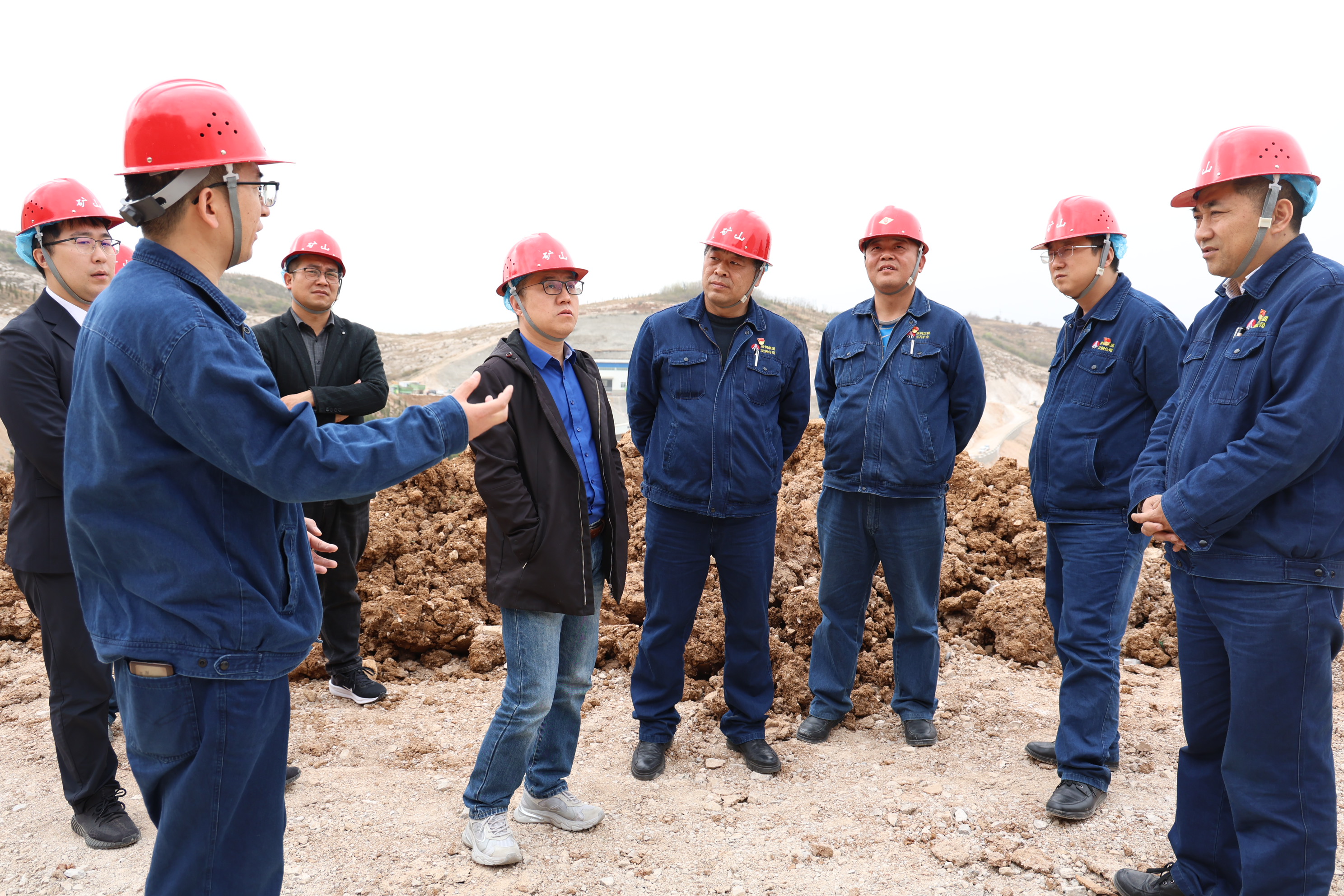陜煤集團項目檢查組一行前來雙石礦業(yè)開展重點建設項目大檢查