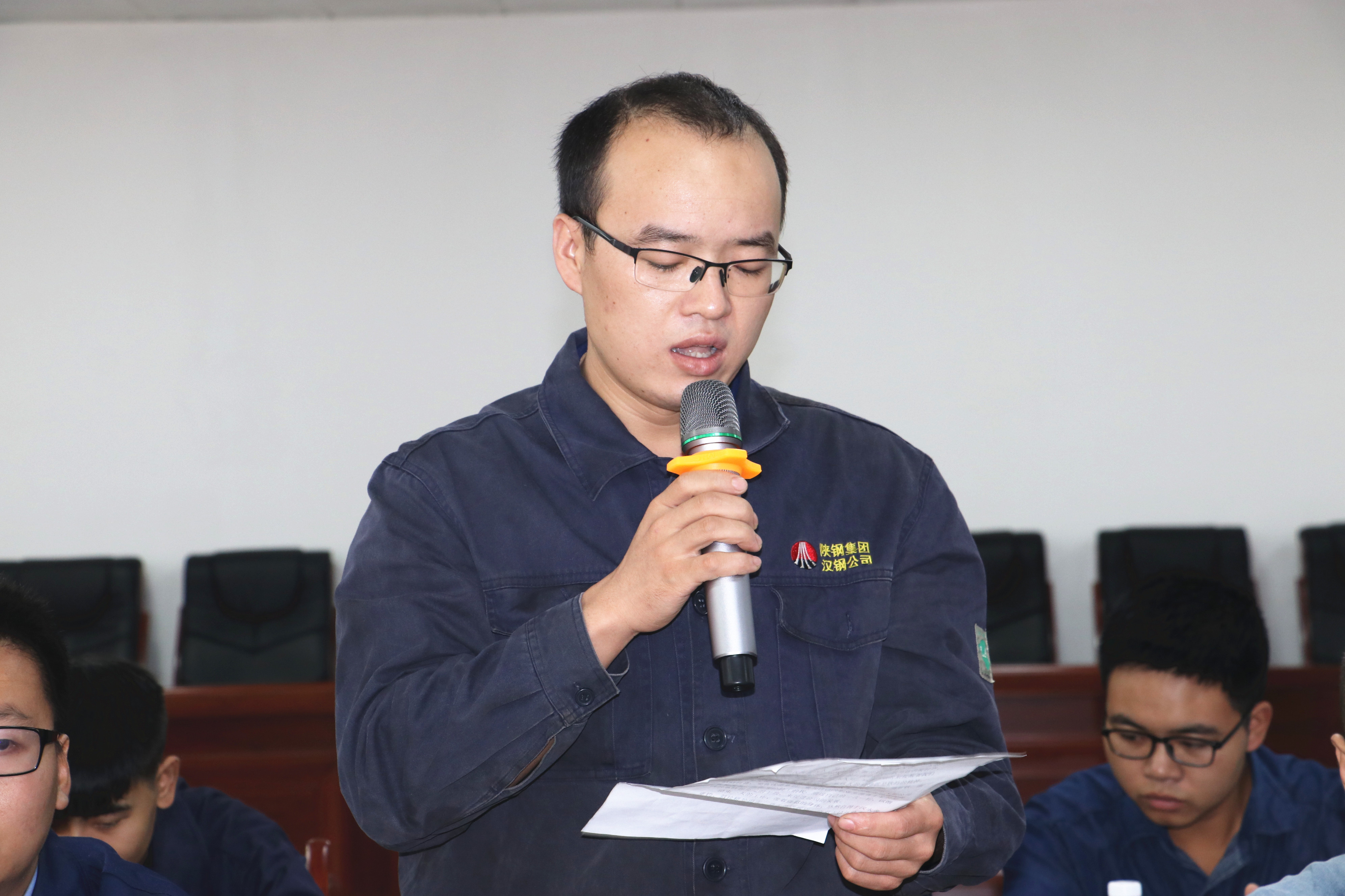 【公司新聞】公司召開“喜迎雙節(jié) 共建鋼城”新招錄大學(xué)生座談會