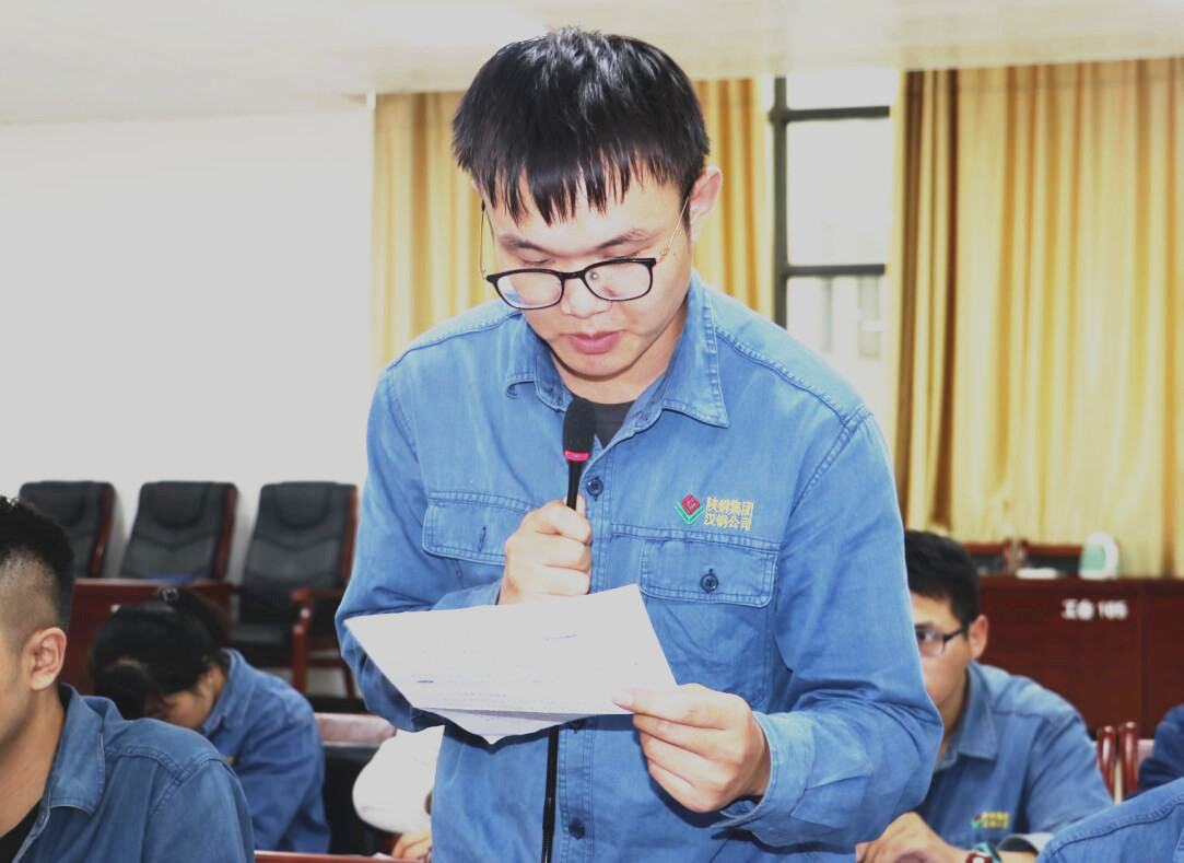 【公司新聞】公司召開“喜迎雙節(jié) 共建鋼城”新招錄大學(xué)生座談會