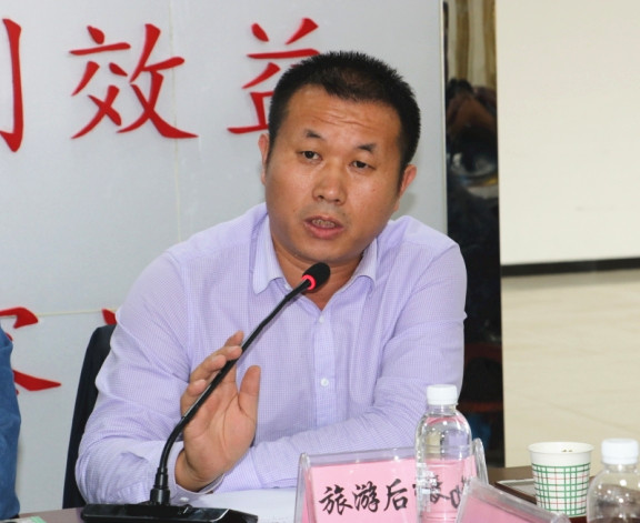 【公司新聞】公司召開“喜迎雙節(jié) 共建鋼城”新招錄大學(xué)生座談會
